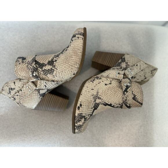 Fergalicious by Fergie Womens Chucky Snakeskin Ankle Boots Size 7.5M Block Heel - Picture 3 of 7